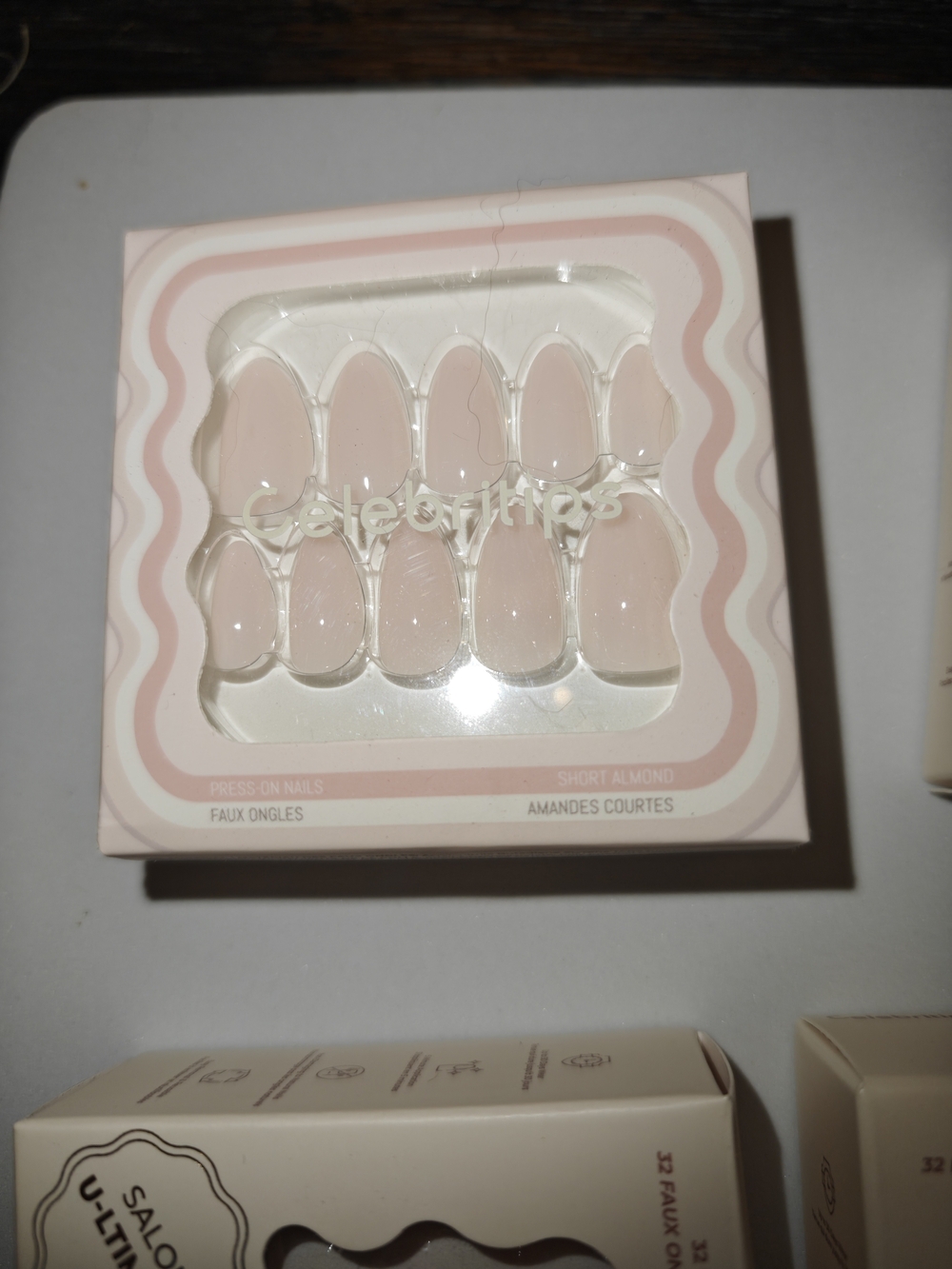Celebritips New Short Almond Press-On Nails in Light Pink
